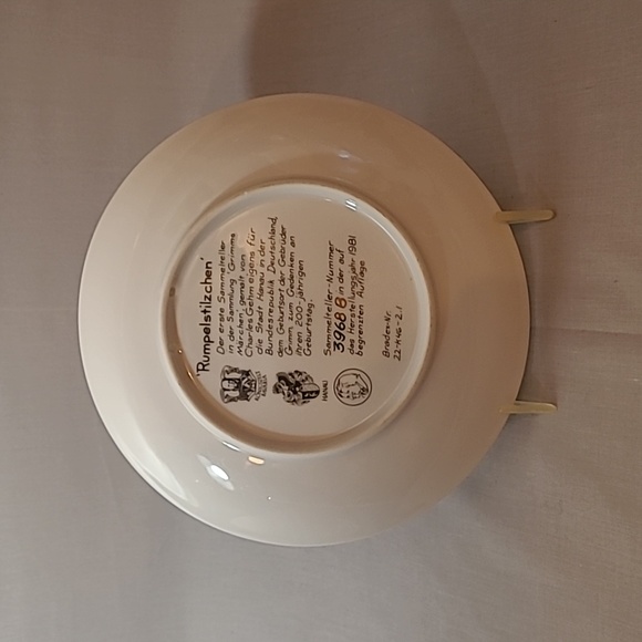 1981 Rumpelstiltskin Porcelain Plate - Picture 4 of 4